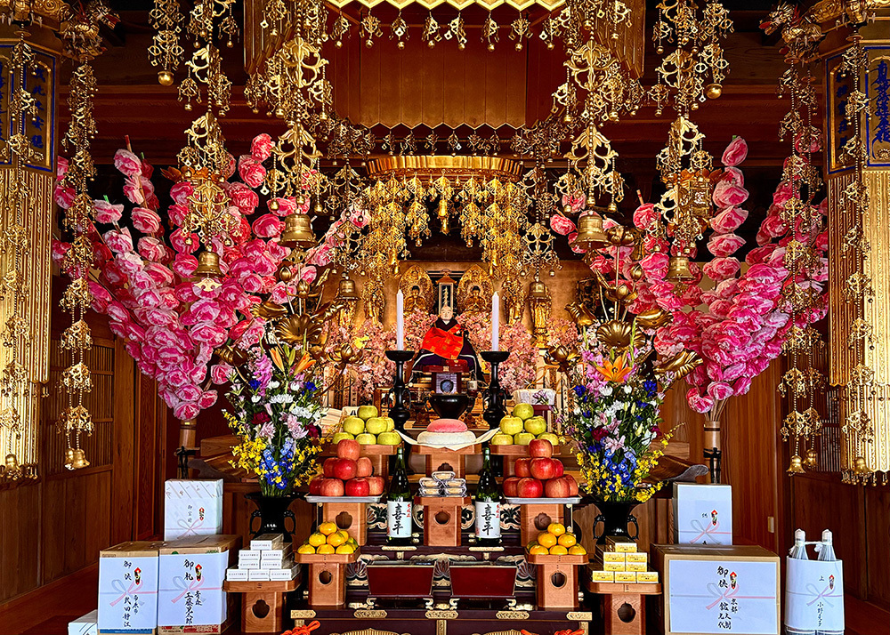 静岡県伊豆の国市大仁の龍源寺の御会式の本堂御宝前